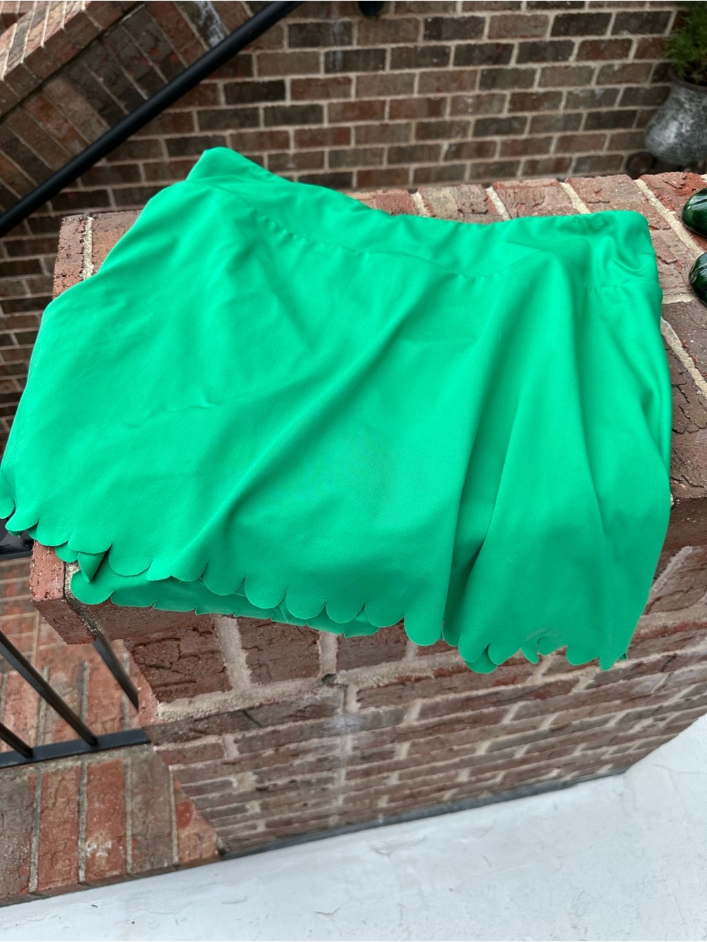 Crown & Ivy Bright Green Scallop-Hem Skort, XL